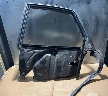 Audi A8 S8 D2 4D Rear door window/glass frame 