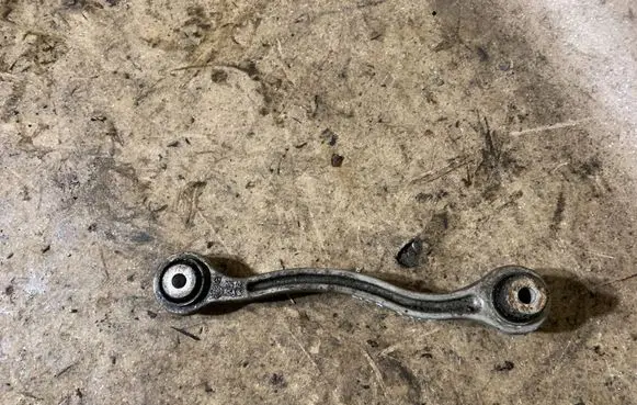 Rear upper control arm/wishbone