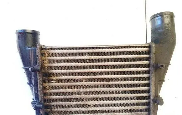 Volkswagen PASSAT B5 Intercooler radiator 058145805a