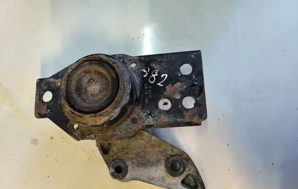 Nissan Qashqai Engine mount bracket F6036100 111002