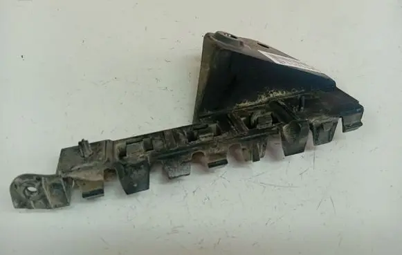 Mitsubishi Colt Front bumper mounting bracket MN105208