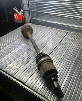 Toyota Yaris Front driveshaft P26080568