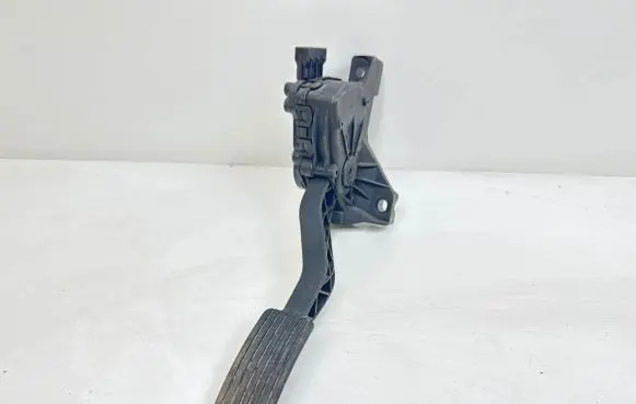 Mitsubishi Colt Accelerator throttle pedal A4543000304 6PV00886600 MN125792