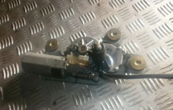 Ford Mondeo MK I Rear window wiper motor 0390201521