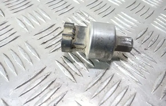 Opel Vectra B Air conditioning (A/C) pressure sensor 90506752 280447