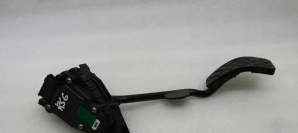 Audi A6 S6 C5 4B Accelerator throttle pedal 8D2721523B