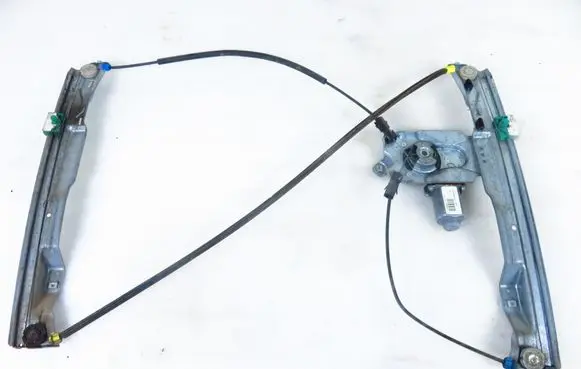 Renault Clio III Front door window regulator with motor 400857E