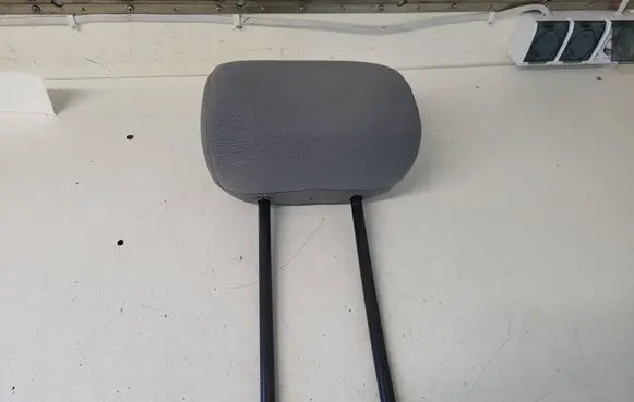 Opel Vivaro Front seat headrest 