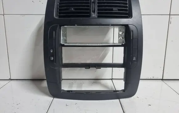 Toyota Proace Dash center air vent grill A1079302 9634511177 215021