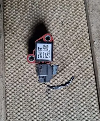 Volvo V50 Airbag deployment crash/impact sensor 30737138