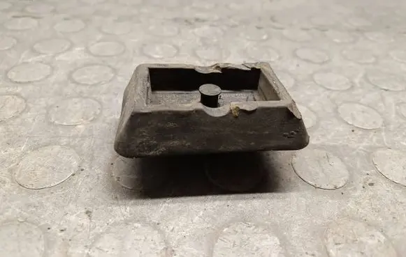 BMW 7 E38 Jacking socket point 7001650