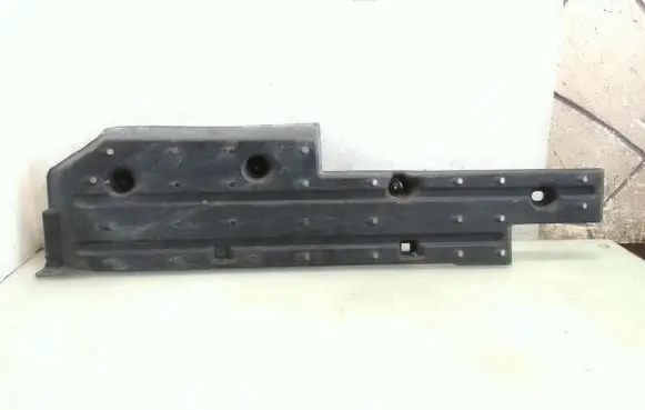 Toyota Prius (NHW20) Engine splash shield/under tray 5816747010