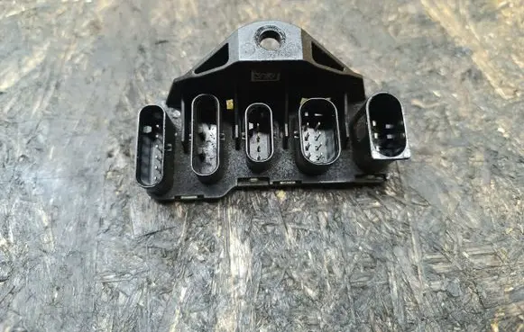 Mercedes-Benz E W213 Current control relay A0005459712