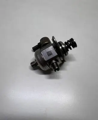 BMW M4 F82 F83 Fuel injection high pressure pump 7847204 13517847204