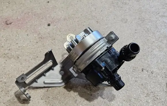 Mercedes-Benz E W214 Electric auxiliary coolant/water pump A0005000801 A2055010620