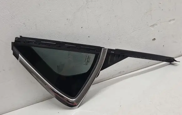 Opel Corsa F Rear vent window glass 39167510 39176220 39185128