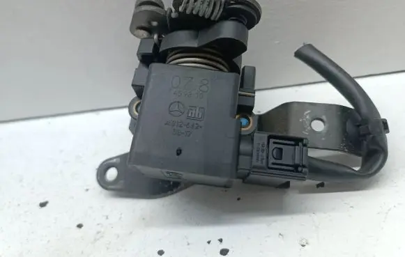 Mercedes-Benz A W168 Accelerator throttle pedal A0125423317