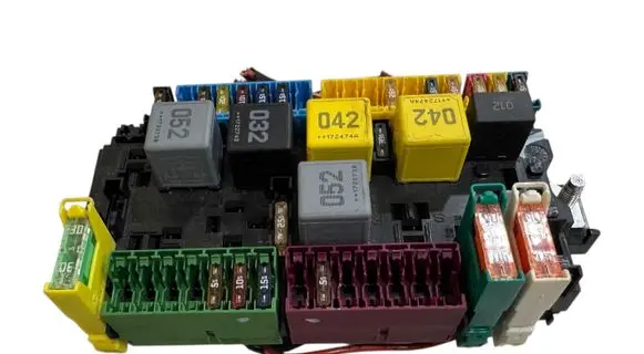 Mercedes-Benz Vito Viano W447 Fuse module A2469067100 33271312