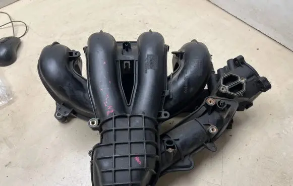Ford Mondeo Mk III Intake manifold 3899100