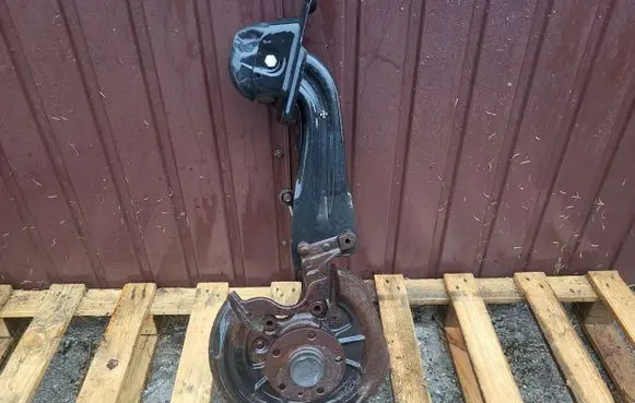 Volkswagen Golf VI Stub axle 