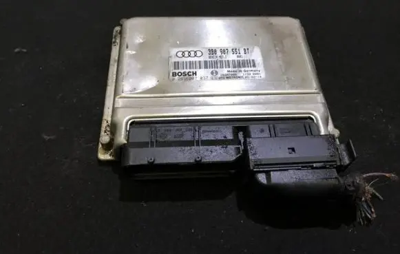 Audi A8 S8 D2 4D Engine control unit/module 3B0907551BT 0261207037