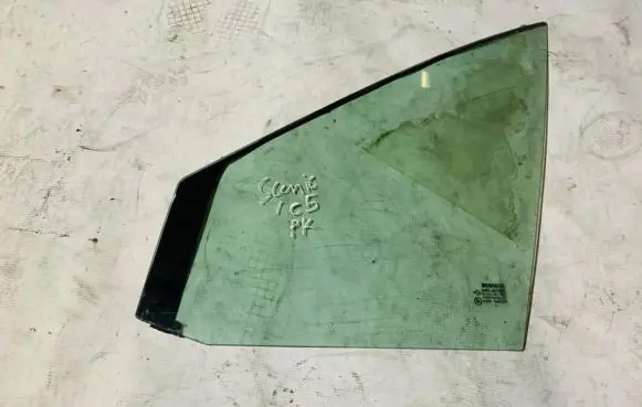 Renault Scenic II - Grand scenic II Front door vent window glass four-door 