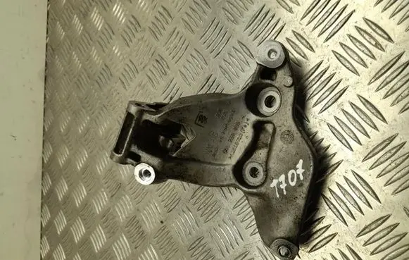 Volkswagen Crafter Engine mounting bracket 04L260089