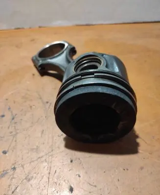 Land Rover Freelander 2 - LR2 Piston with connecting rod 18K4