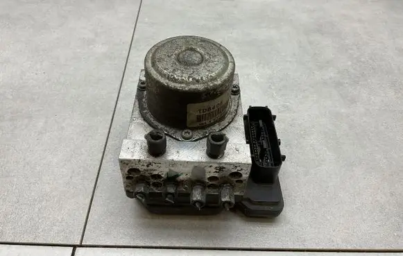 Nissan Juke I F15 ABS Pump 47660BX85E