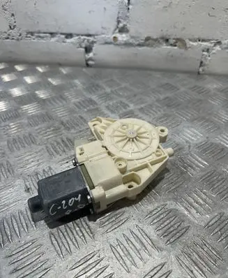 Mercedes-Benz C W204 Front door window regulator motor A2048200242