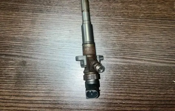 BMW 5 E60 E61 Fuel injector L7794435 0445110209