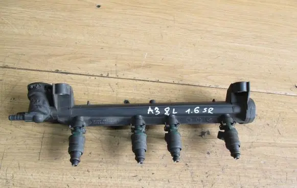 Audi A3 S3 8L Fuel injector 037906031AA