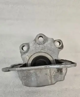 Volvo XC90 Engine mount bracket 31480549
