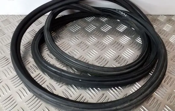 Opel Astra J Trunk rubber seal (body) 