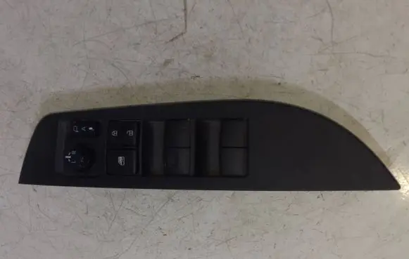 Toyota Corolla Cross Electric window control switch 6790128 8404016020 TM1602