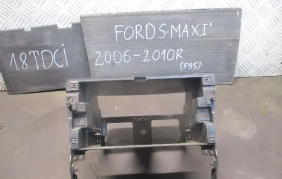 Ford S-MAX Radio/GPS head unit trim 18A998