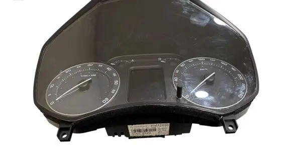 Speedometer (instrument cluster)