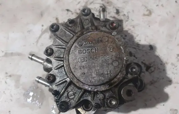 Volkswagen Golf V Vacuum pump 03G145209 280604