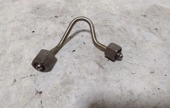BMW 5 F10 F11 Fuel injector supply line/pipe 