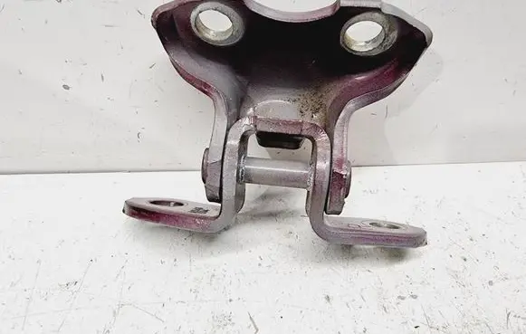 Toyota RAV 4 (XA40) Front door lower hinge 6873012120