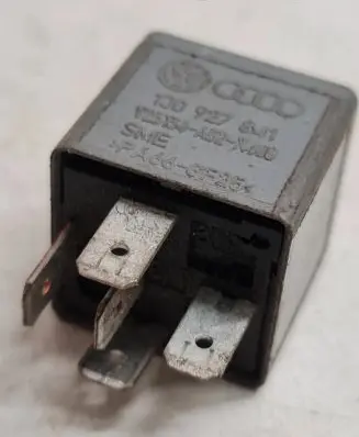Volkswagen Touareg I Other relay 1J0927841 PA66GF25 V23134A52X400