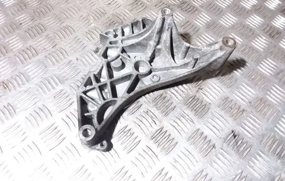 Audi A3 S3 A3 Sportback 8P Engine mounting bracket 03L199207