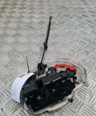 Volkswagen Jetta V Front door lock
