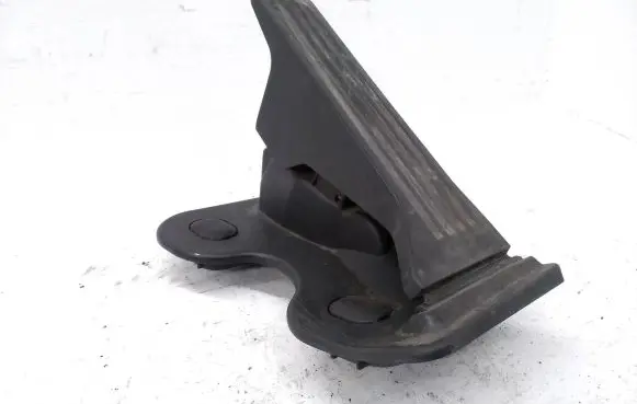 Mazda 3 III Accelerator throttle pedal 6PV31204110 11022015 41600D