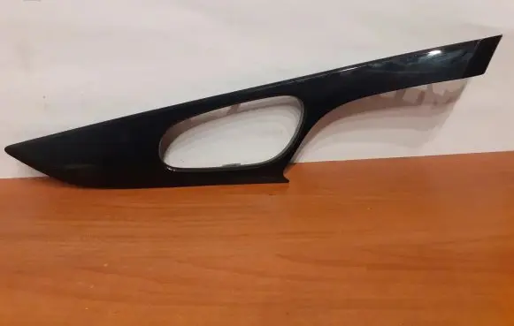 Nissan Qashqai Front door glass trim molding 11071 826834EA1AX