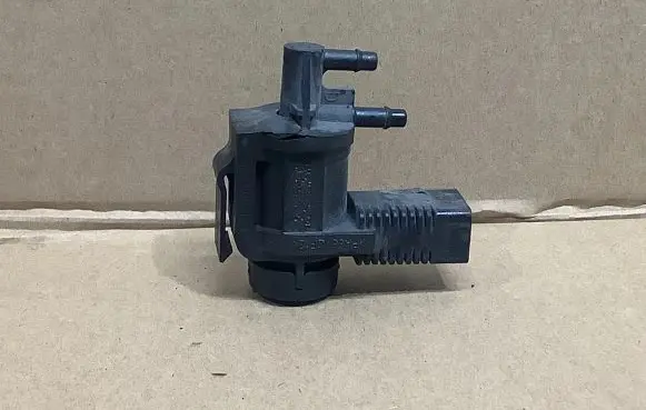 Volkswagen Bora Vacuum valve 1J0906283B