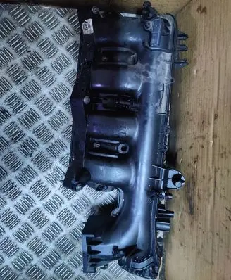 Mercedes-Benz CLA C117 X117 W117 Intake manifold A2700900737Q