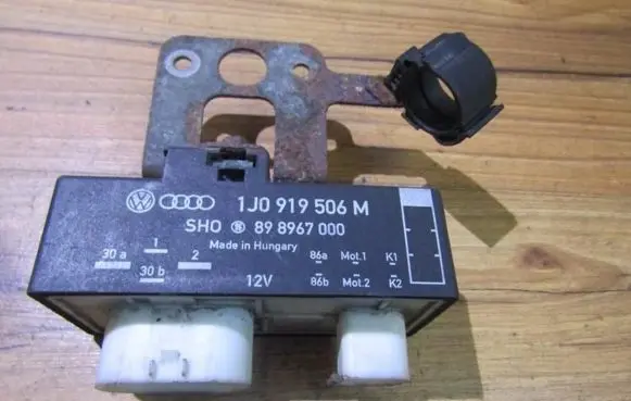 Volkswagen Polo Coolant fan relay 1j0919506m 898967000