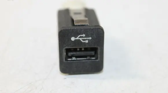 BMW 3 E90 E91 AUX in-socket connector 916719601