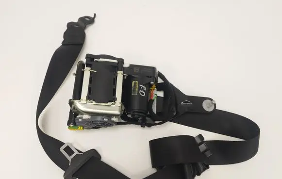 Mercedes-Benz E W212 Front seatbelt 620048100